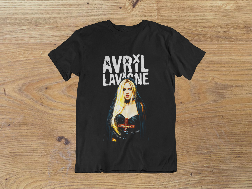 T-shirt Avril Lavigne "Gothic Princess" – Pop Punk Icon Art / Dark Aesthetic Graphic