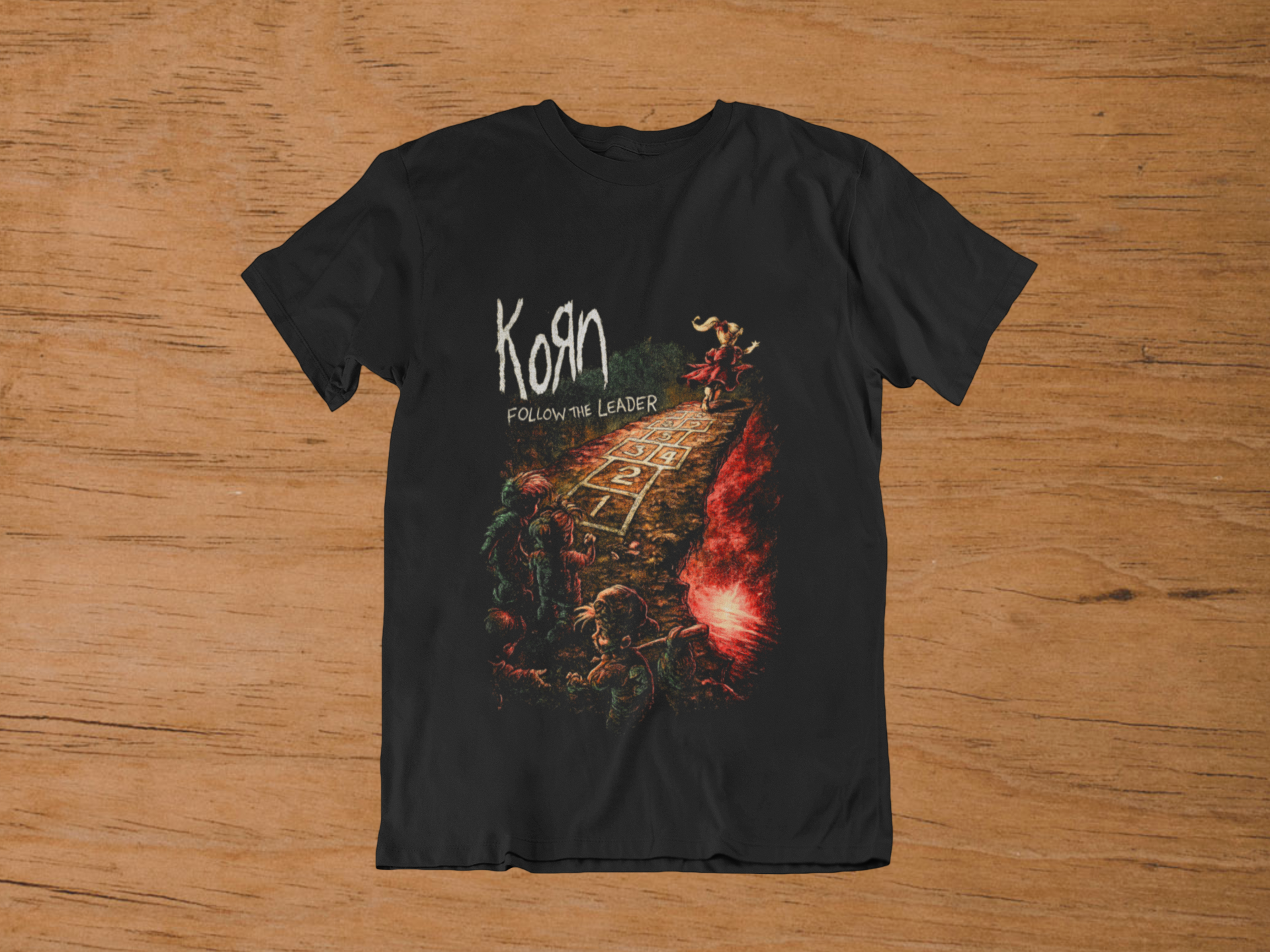 T-shirt Korn "Follow the Leader" – Nu Metal Hopscotch Art / Red Sky Graphic