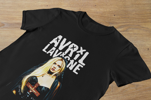 T-shirt Avril Lavigne "Gothic Princess" – Pop Punk Icon Art / Dark Aesthetic Graphic